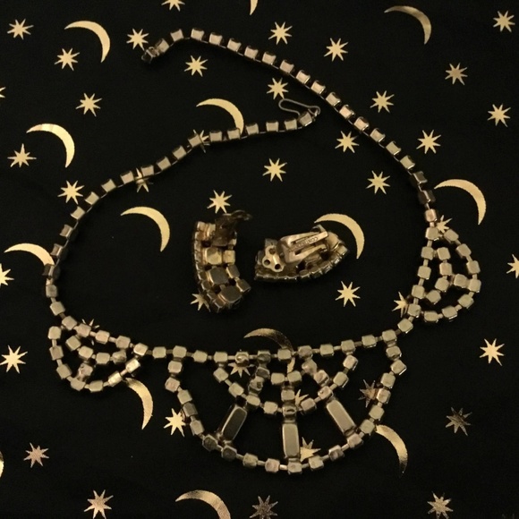 Vintage continental  Aurora borealis rhinestone jewellery set, clip on earrings - Picture 7 of 11